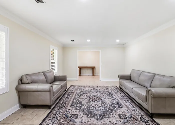 Spacious Killearn Retreat 4br Prime Location