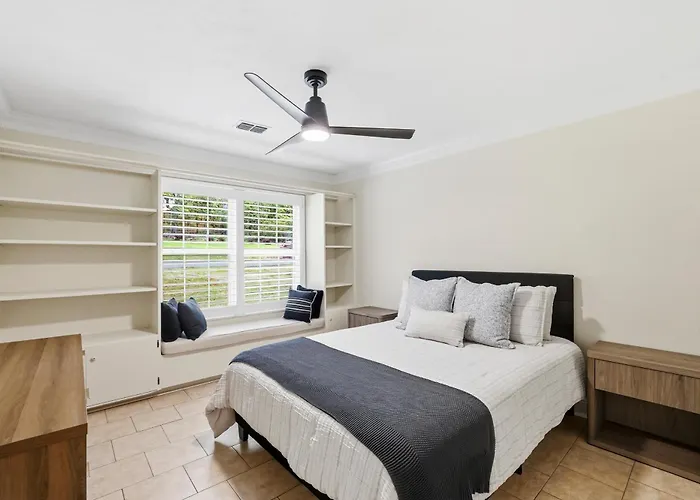 Spacious Killearn Retreat 4br Prime Location *